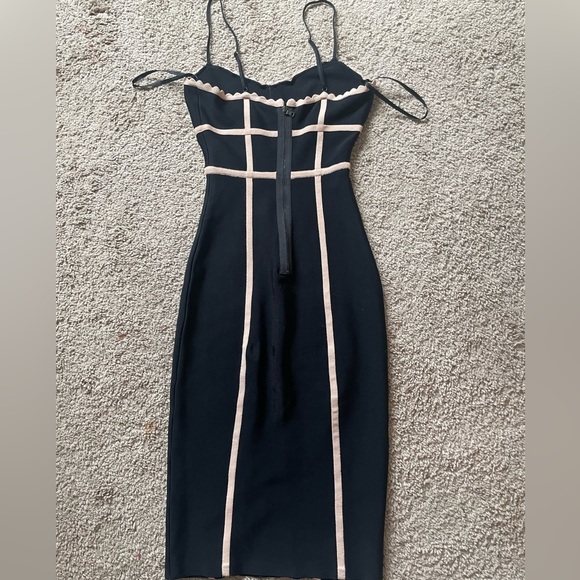 BCBGMAXAZRIA “Contrast-Piping Bodycon Dress” - Picture 2 of 4